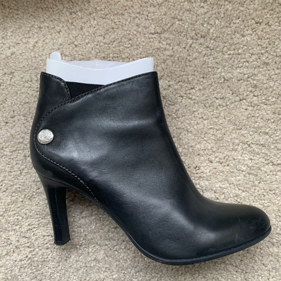 Tommy Hilfiger black leather booties, size 6M - Picture 3 of 8